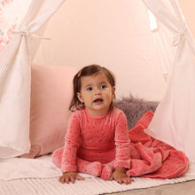 Load image into Gallery viewer, Dot Bebe Hat and Blanket Set Coral
